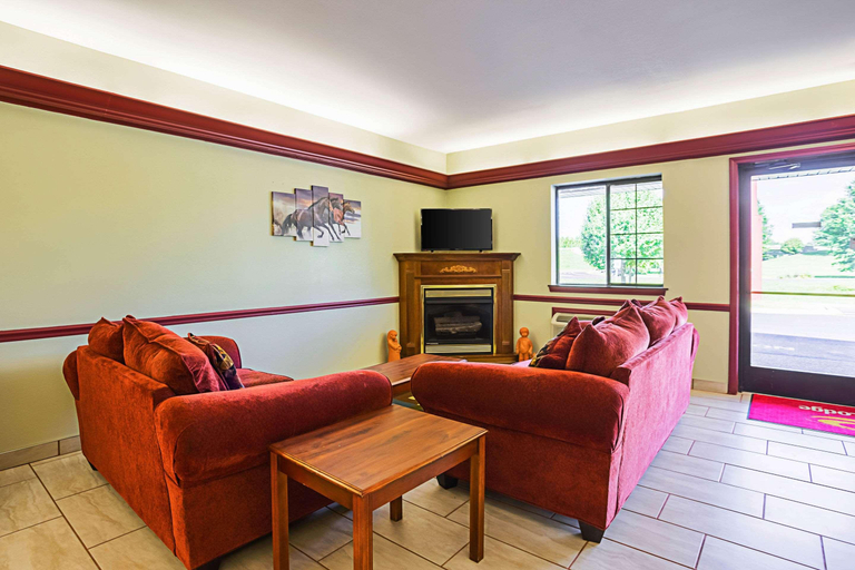 Public Area 2, Econo Lodge Inn & Suites Ripley, Lauderdale