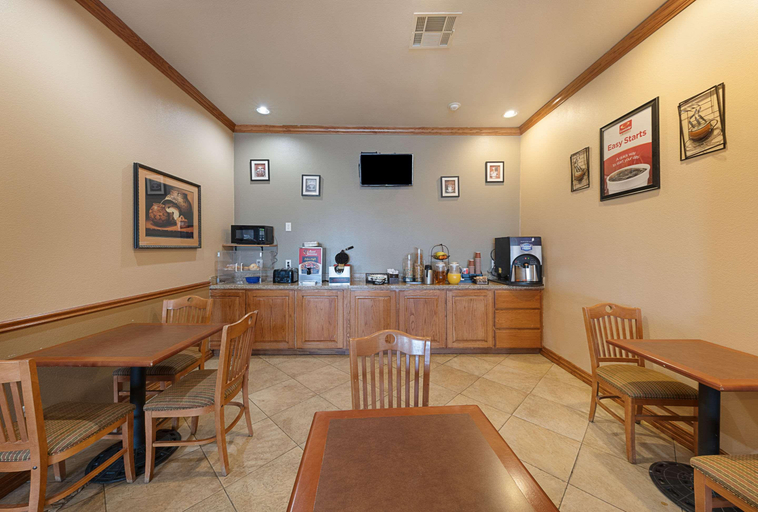 Public Area 2, Econo Lodge Inn & Suites Bridgeport, Wise