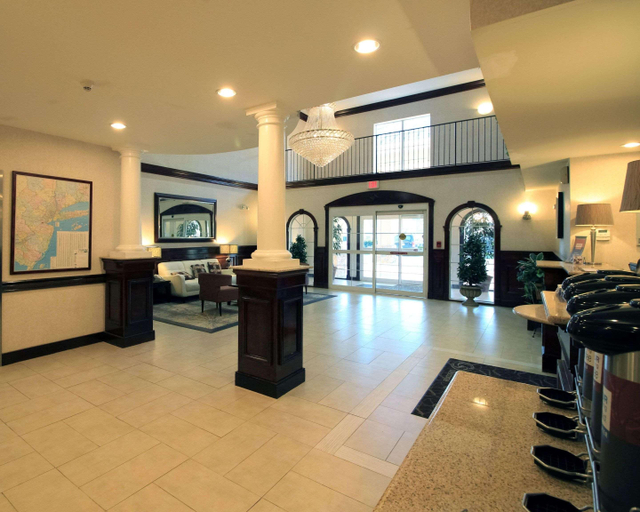 Public Area 2, Comfort Suites Near University, Middlesex