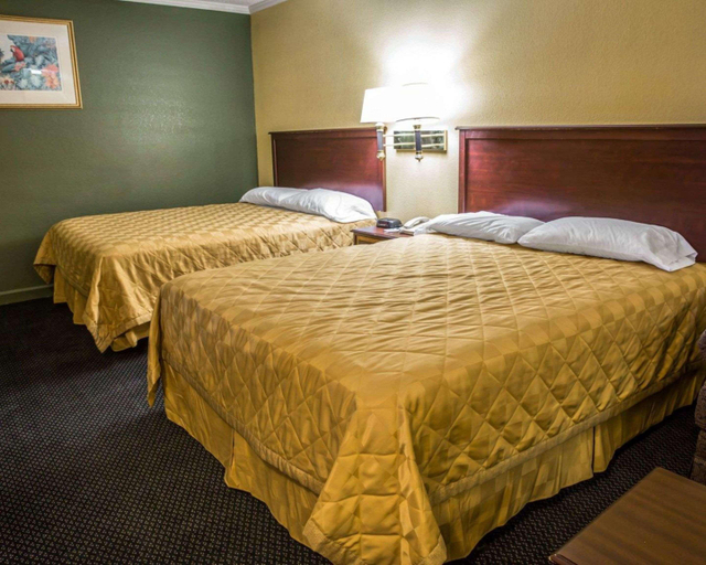 Bedroom 3, Rodeway Inn & Suites Plymouth, Washington