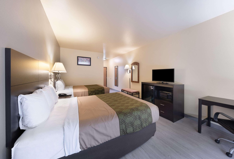 Bedroom 3, Econo Lodge Inn & Suites Bridgeport, Wise