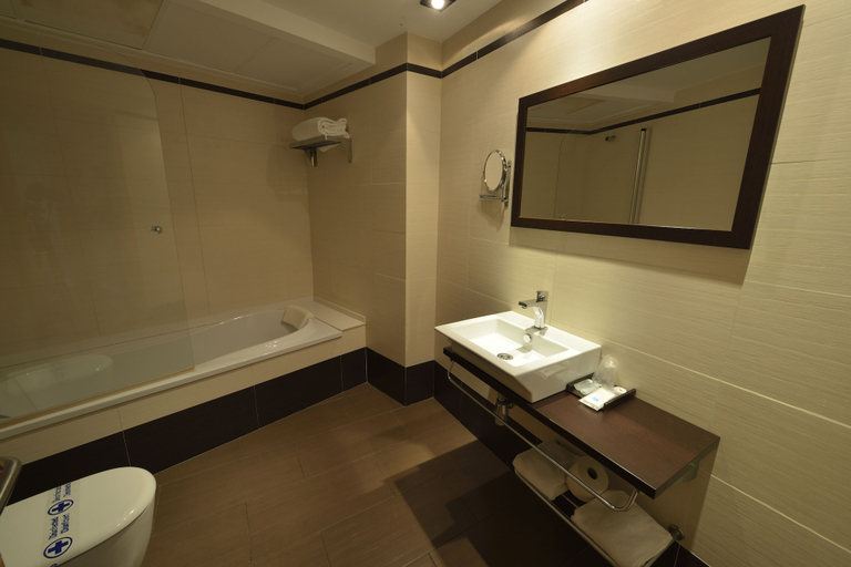 Bathroom 5, Hotel Ciutat d'Amposta, Tarragona