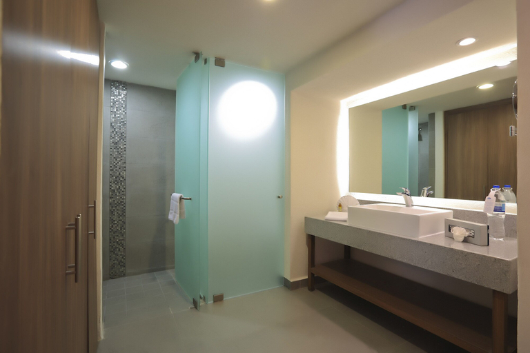 Bathroom 5, クラウン パラダイス クラブ プエルト バャルタ オールインクルーシブ, Puerto Vallarta