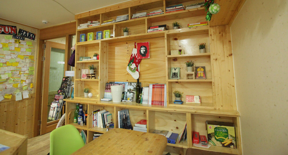 Public Area 2, Hi Korea Guest House - Hostel, Caters to Women, Haeundae