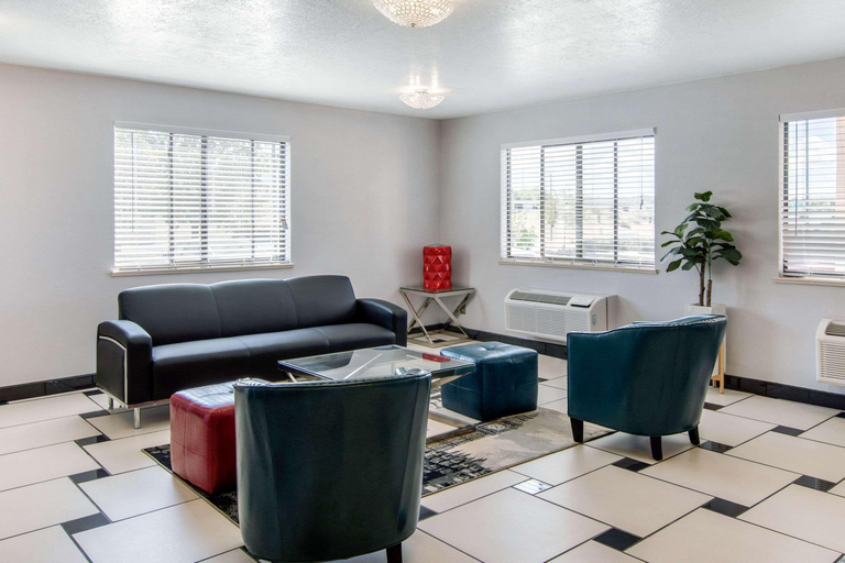 Public Area 2, Quality Inn & Suites Albuquerque North, Bernalillo