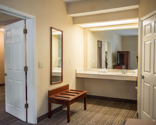 Bathroom 4, Quality Inn Lake City, Columbia