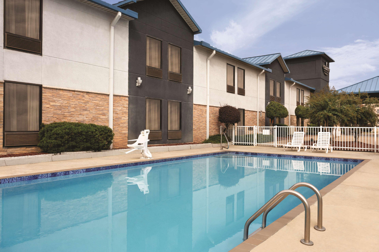 Sport & Beauty, Country Inn & Suites By Radisson, Bryant, Saline