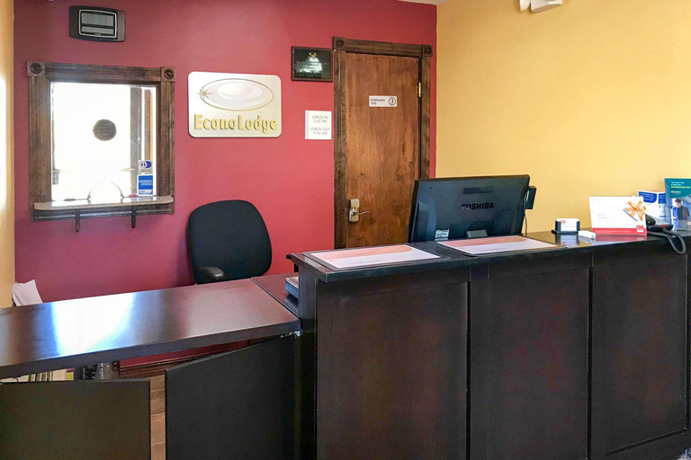Public Area 2, Econo Lodge Purcell, McClain