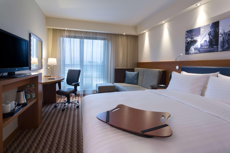 Bedroom 3, Hampton By Hilton Gdansk Airport, Gdańsk City