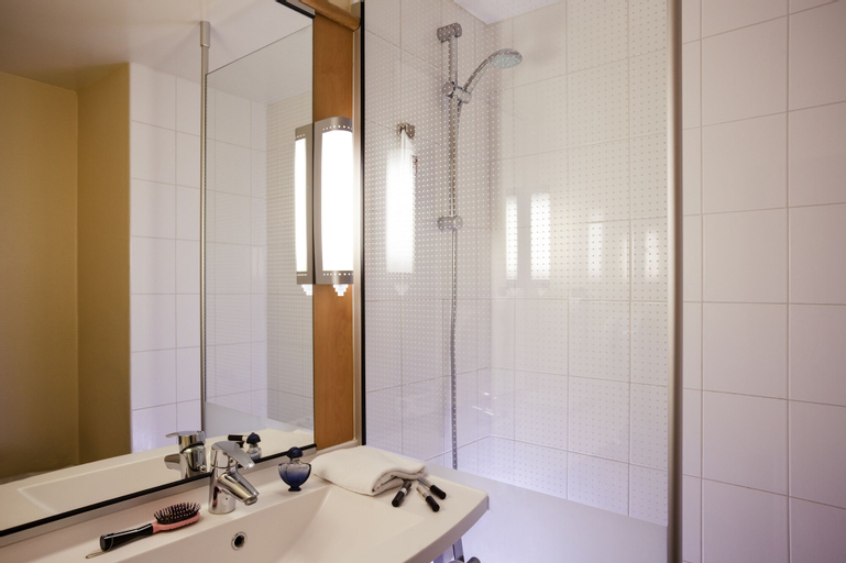 Bathroom 7