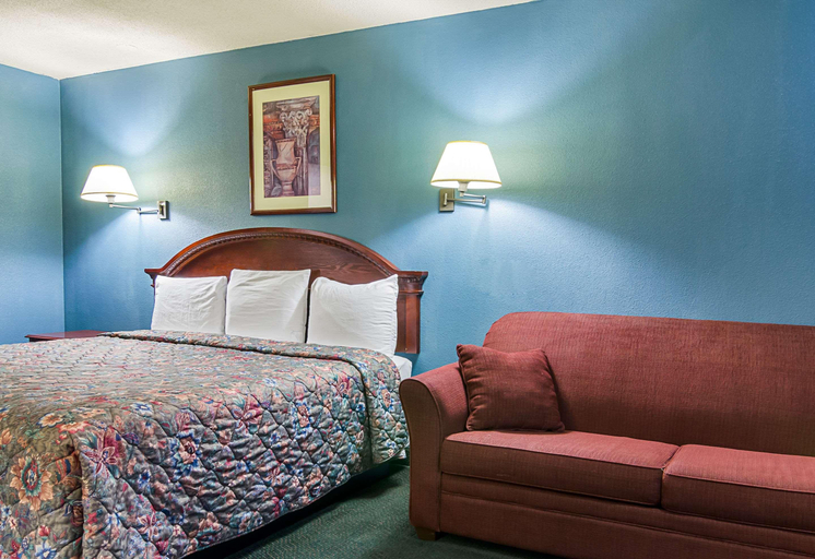 Bedroom 3, Econo Lodge Wakeeney, Trego