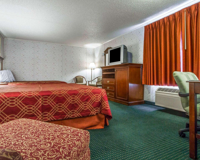 Public Area 3, Rodeway Inn & Suites Brunswick near Hwy 1, Cumberland