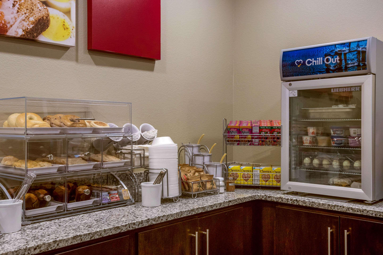 Food & Drinks 5, Comfort Suites Wooster Area, Wayne