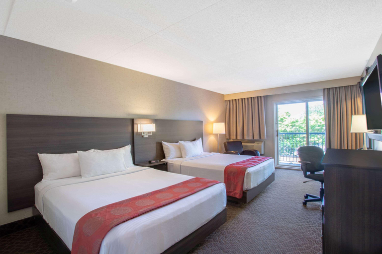 Bedroom 4, Quality Inn & Conference Centre Kingston Central, Frontenac