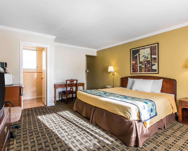 Bedroom 4, Rodeway Inn, Tuolumne
