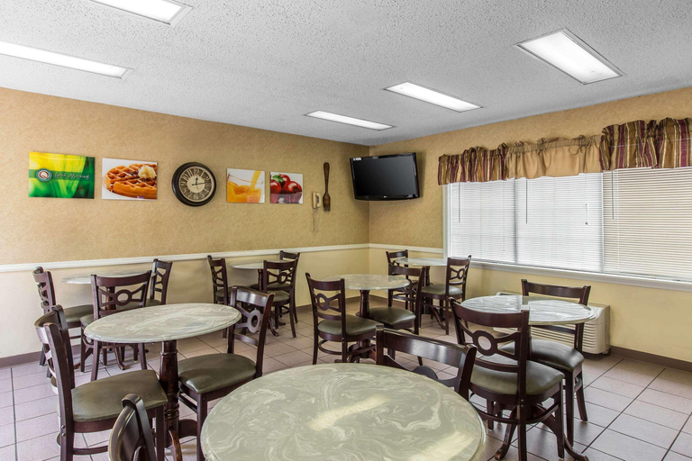Food & Drinks 5, Quality Inn Jesup, Wayne