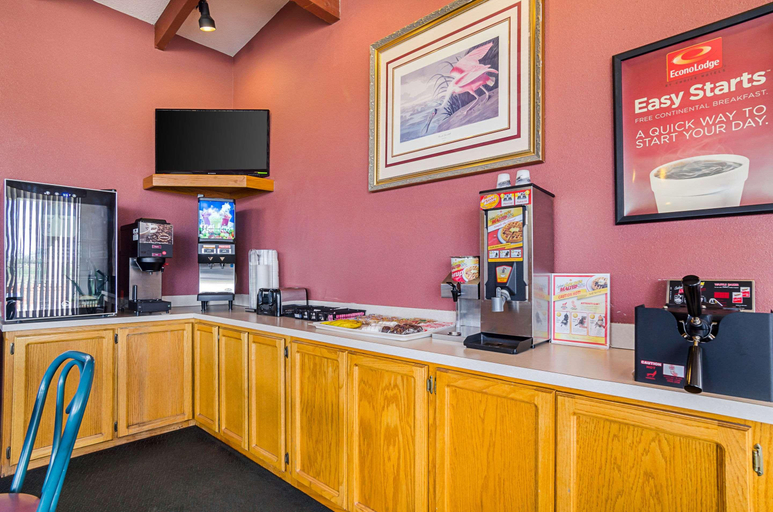 Others 5, Econo Lodge Wakeeney, Trego