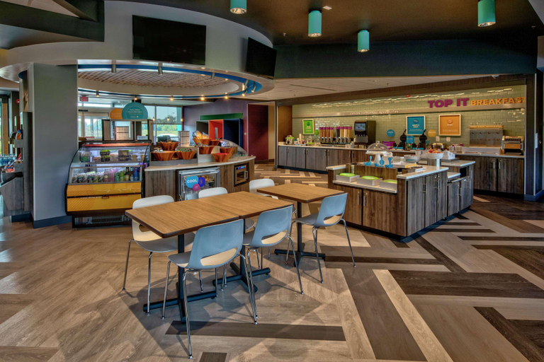 Food & Drinks 5, Tru by Hilton Roanoke Hollins, Roanoke