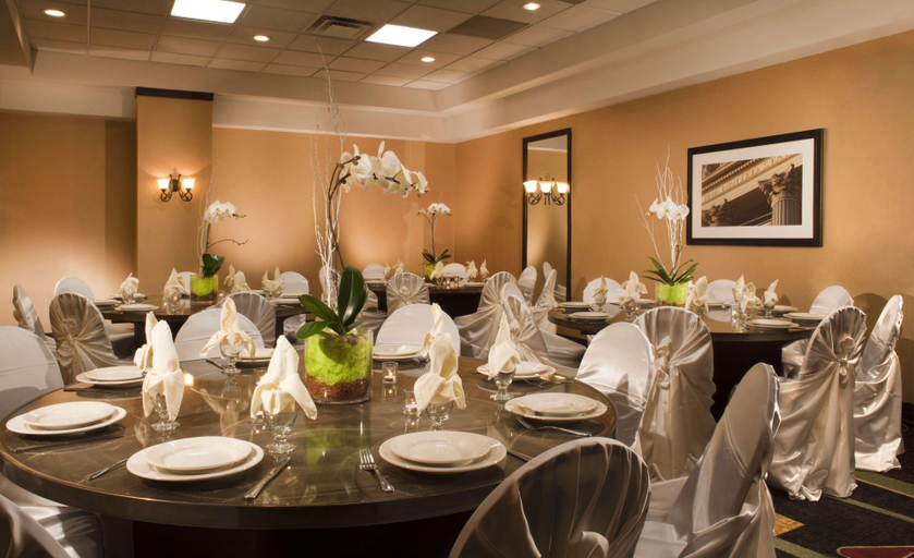 Food & Drinks 5, Embassy Suites by Hilton Dulles Airport, Fairfax