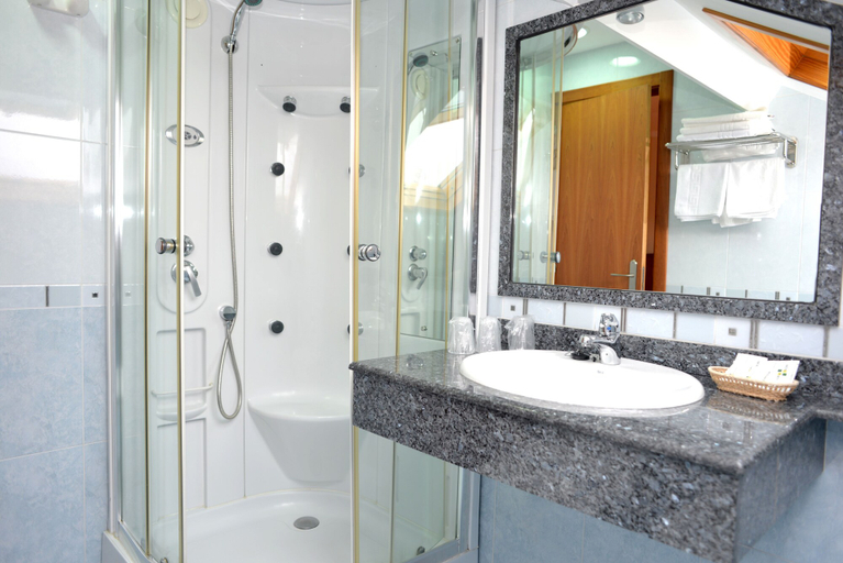 Bathroom 4, Portonovo, Pontevedra