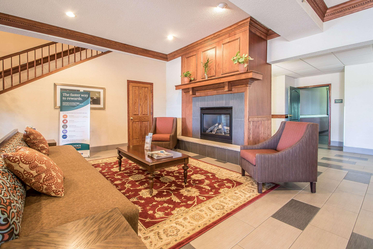 Public Area 2, Quality Inn & Suites East Troy I-43, Walworth