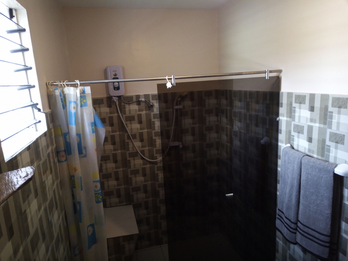 Bathroom 5, Ocean Bay Beach Resort, Dalaguete