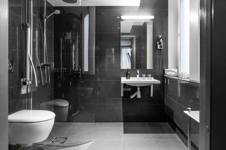 Bathroom 4