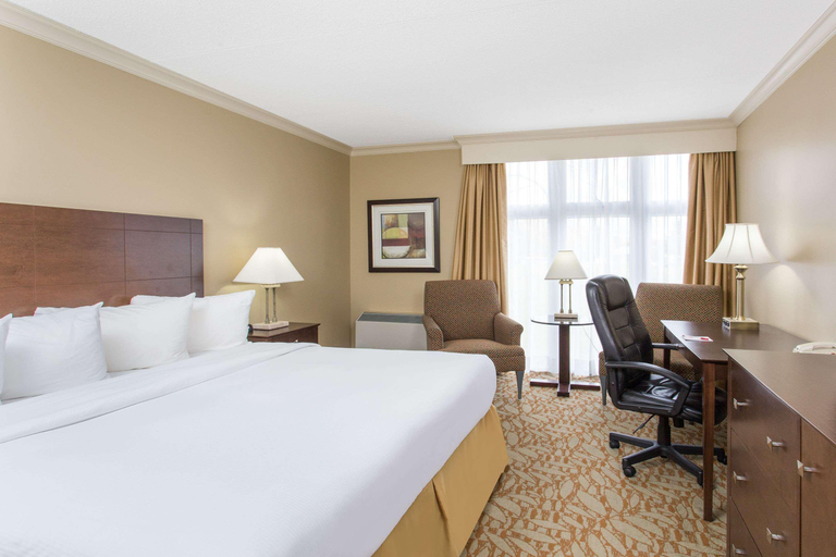Bedroom 3, Ramada by Wyndham Cornwall, Stormont, Dundas and Glengarry