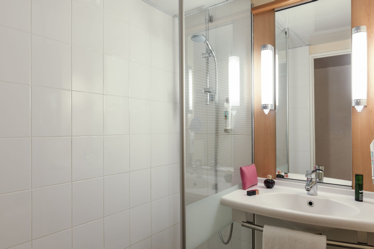 Bathroom 7