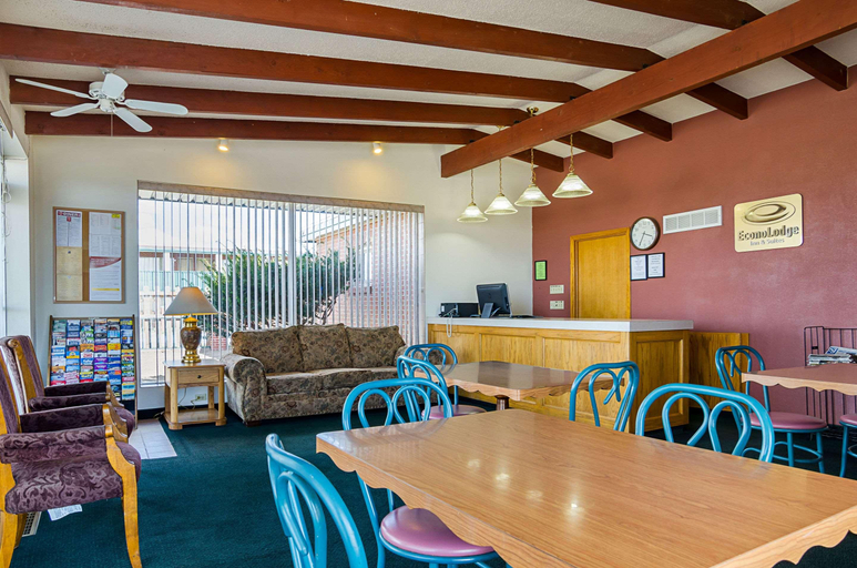 Public Area 2, Econo Lodge Wakeeney, Trego