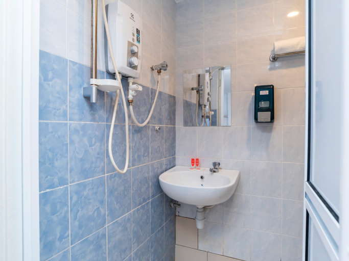 Bathroom 25