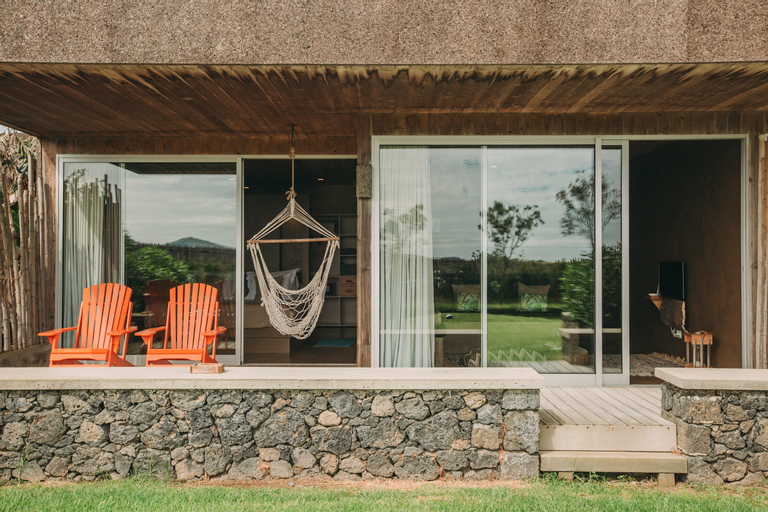 Exterior & Views 6