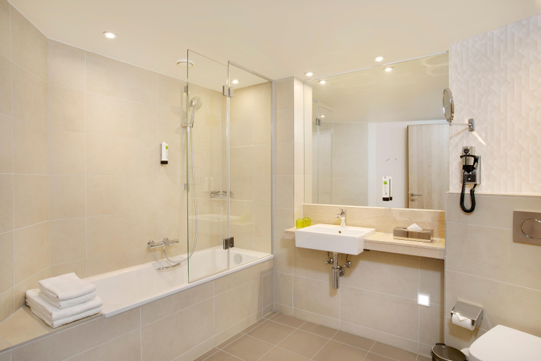 Bathroom 32