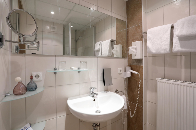 Bathroom 11
