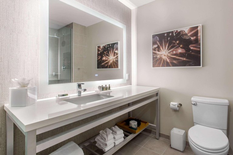 Bathroom 13