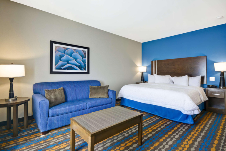 Bedroom 3, Hampton Inn Kenedy, Karnes