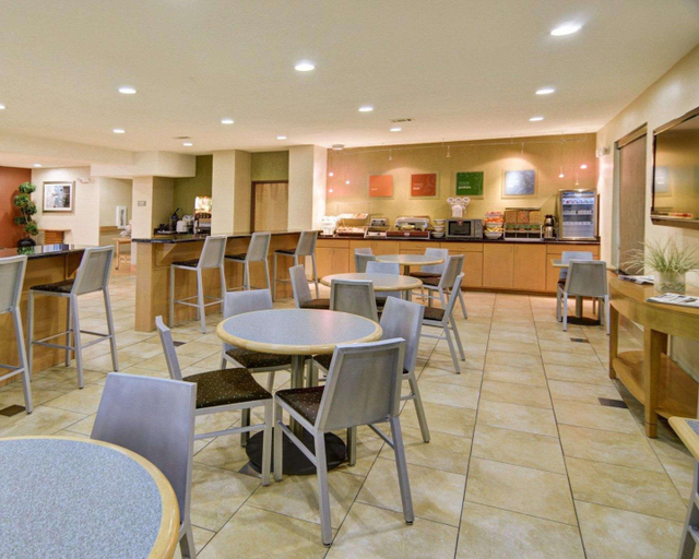 Food & Drinks 5, Comfort Suites Lindale - Tyler North, Smith