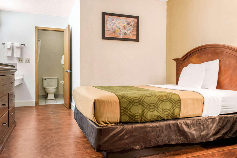 Bedroom 3, Econo Lodge Toledo, Lucas