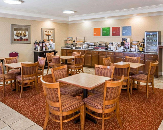 Food & Drinks 5, Comfort Inn Hebron-Lowell Are, Lake