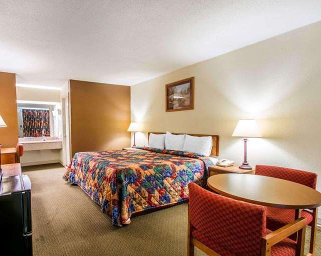 Bedroom 3, Econo Lodge Andalusia, Covington