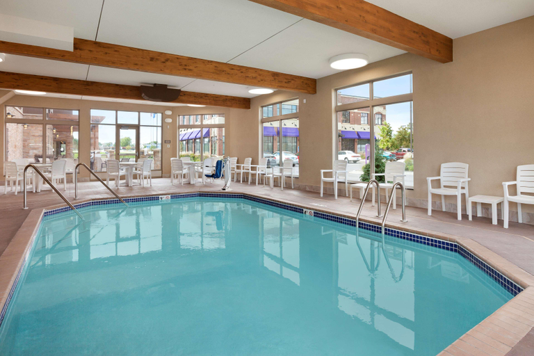 Sport & Beauty, Country Inn&Suites Radisson Roseville - St. Paul, Ramsey