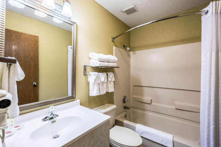 Bathroom 4, Quality Inn Scottsbluff, Scotts Bluff