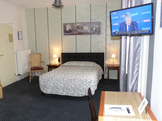 Bedroom 2, Hotel Restaurant "Le Relais", Loiret