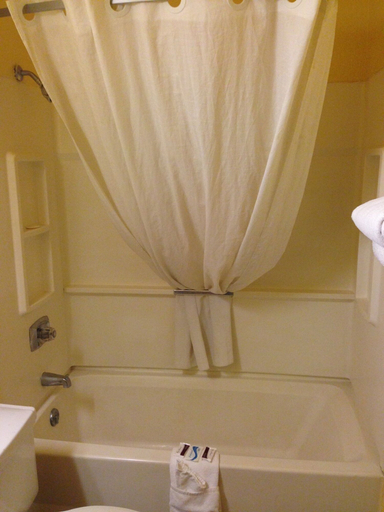 Bathroom 4, Super Inn, Fulton