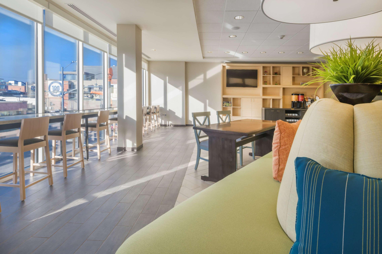 Food & Drinks 5, Home2 Suites Kansas City Downtown, Kansas City
