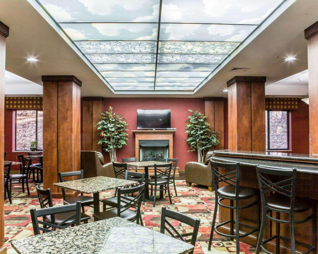 Food & Drinks 5, Fairfield Inn & Suites by Marriott Greensboro Coliseum Area, Guilford
