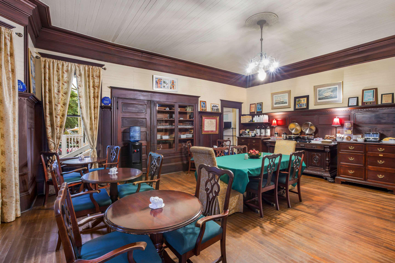 Food & Drinks, Coombs Inn & Suites, Ascend Hotel Collection, Franklin