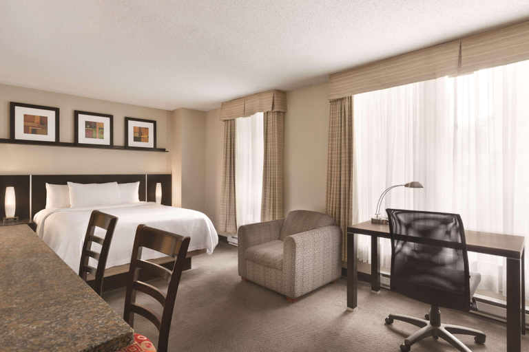 Bedroom 2, Embassy Suites Hotel Montreal, Montréal