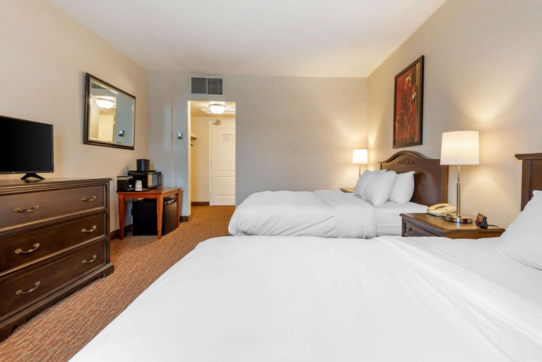 Bedroom 4, Village Inn & Suites, Lambton
