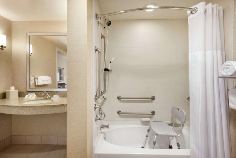 Bathroom 5, Hilton Garden Inn Minneapolis Downtown, Hennepin